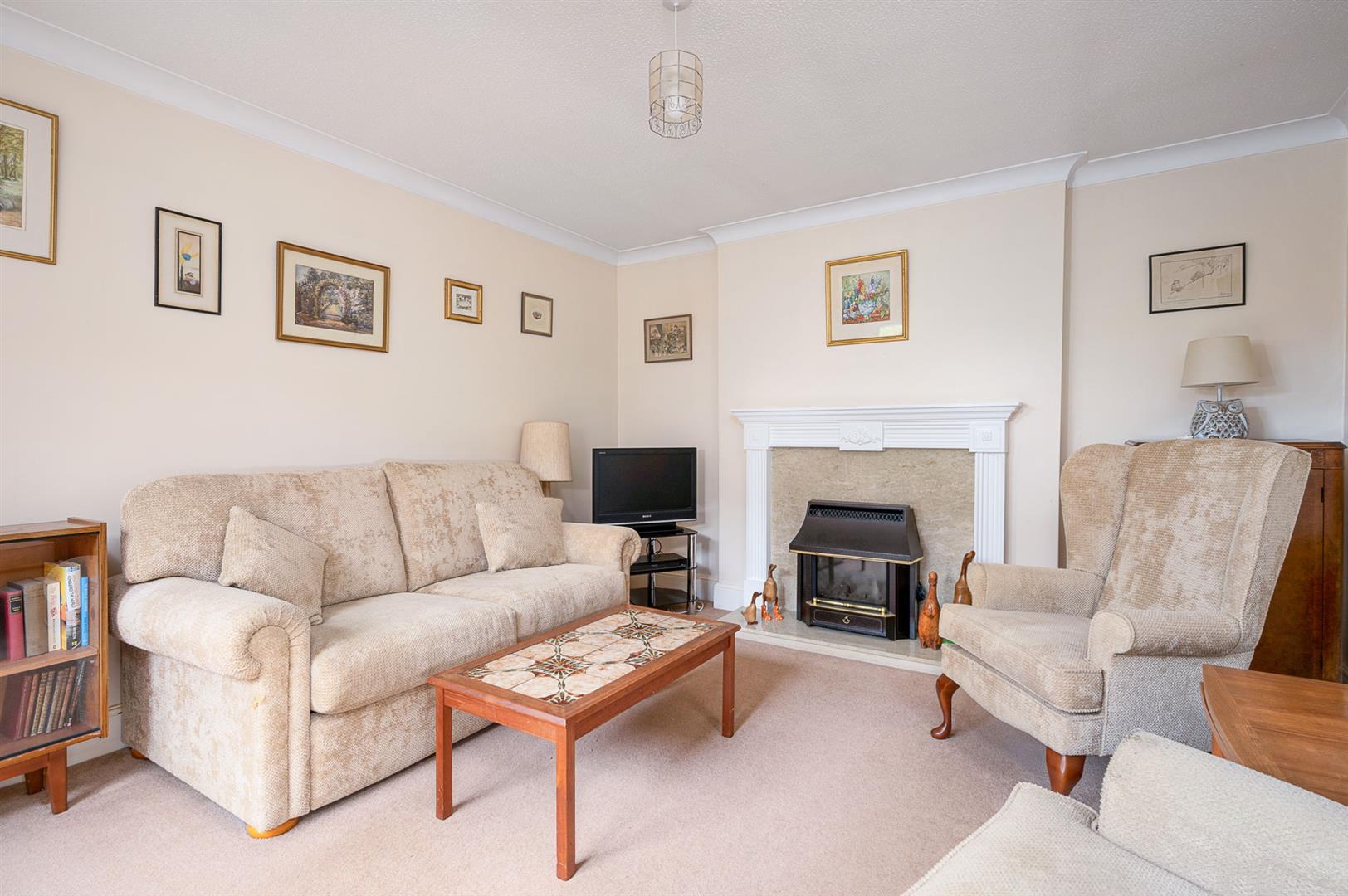 2 bed property in Sherwood Gardens, Henley-On-Thames